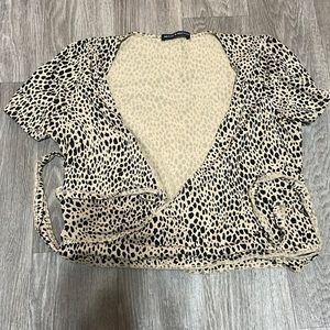 4/$14🦋 Brandy Melville Wrap Top